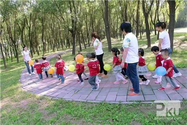 京学附属实验幼儿园师生